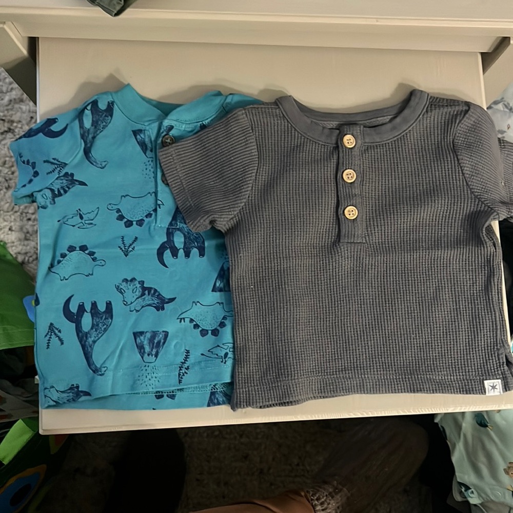 (2) Tshirts